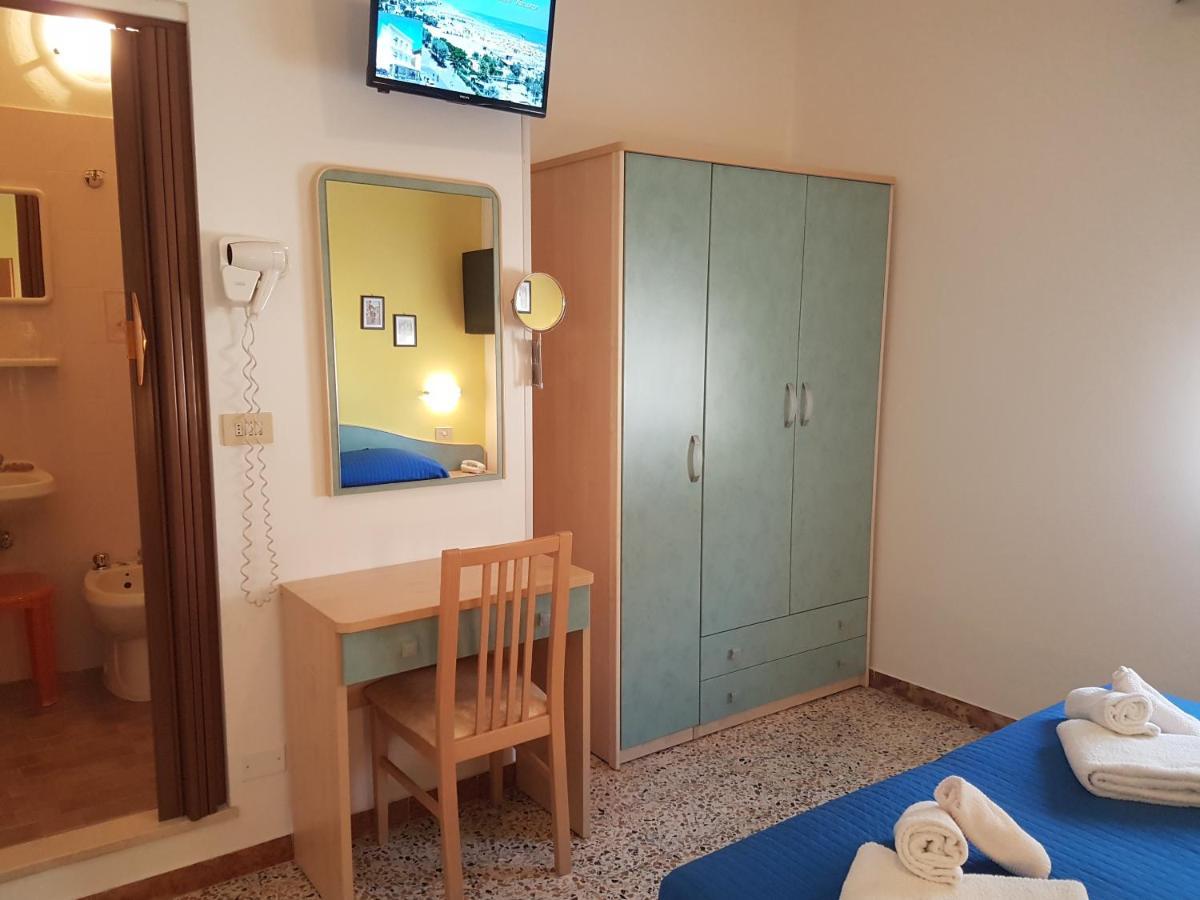 Hotel Villa Ersilia Rimini B&B ภายนอก รูปภาพ