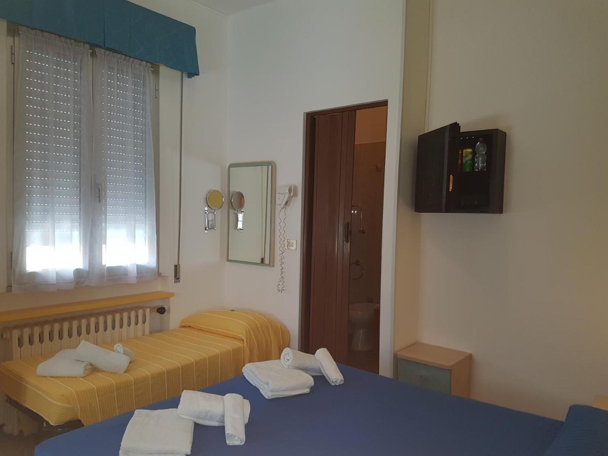 Hotel Villa Ersilia Rimini B&B ภายนอก รูปภาพ