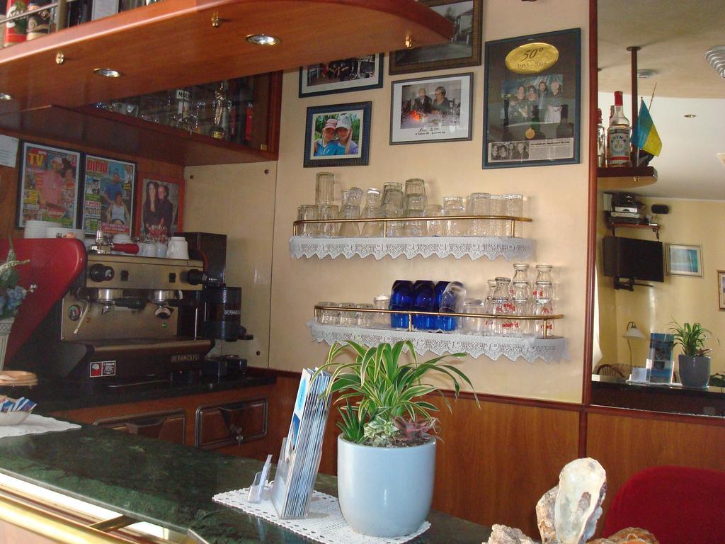 Hotel Villa Ersilia Rimini B&B ภายนอก รูปภาพ