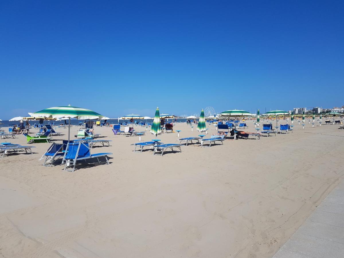 Hotel Villa Ersilia Rimini B&B ภายนอก รูปภาพ