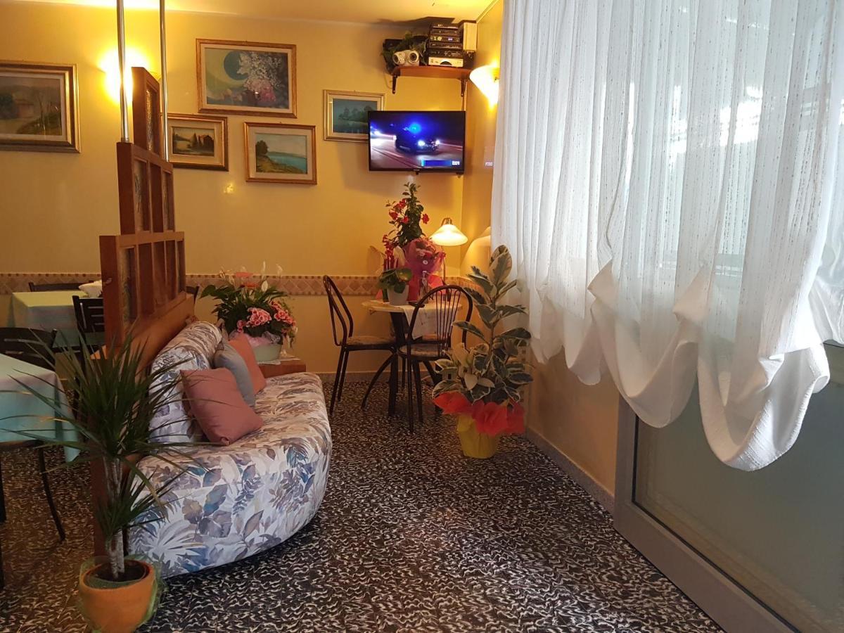 Hotel Villa Ersilia Rimini B&B ภายนอก รูปภาพ