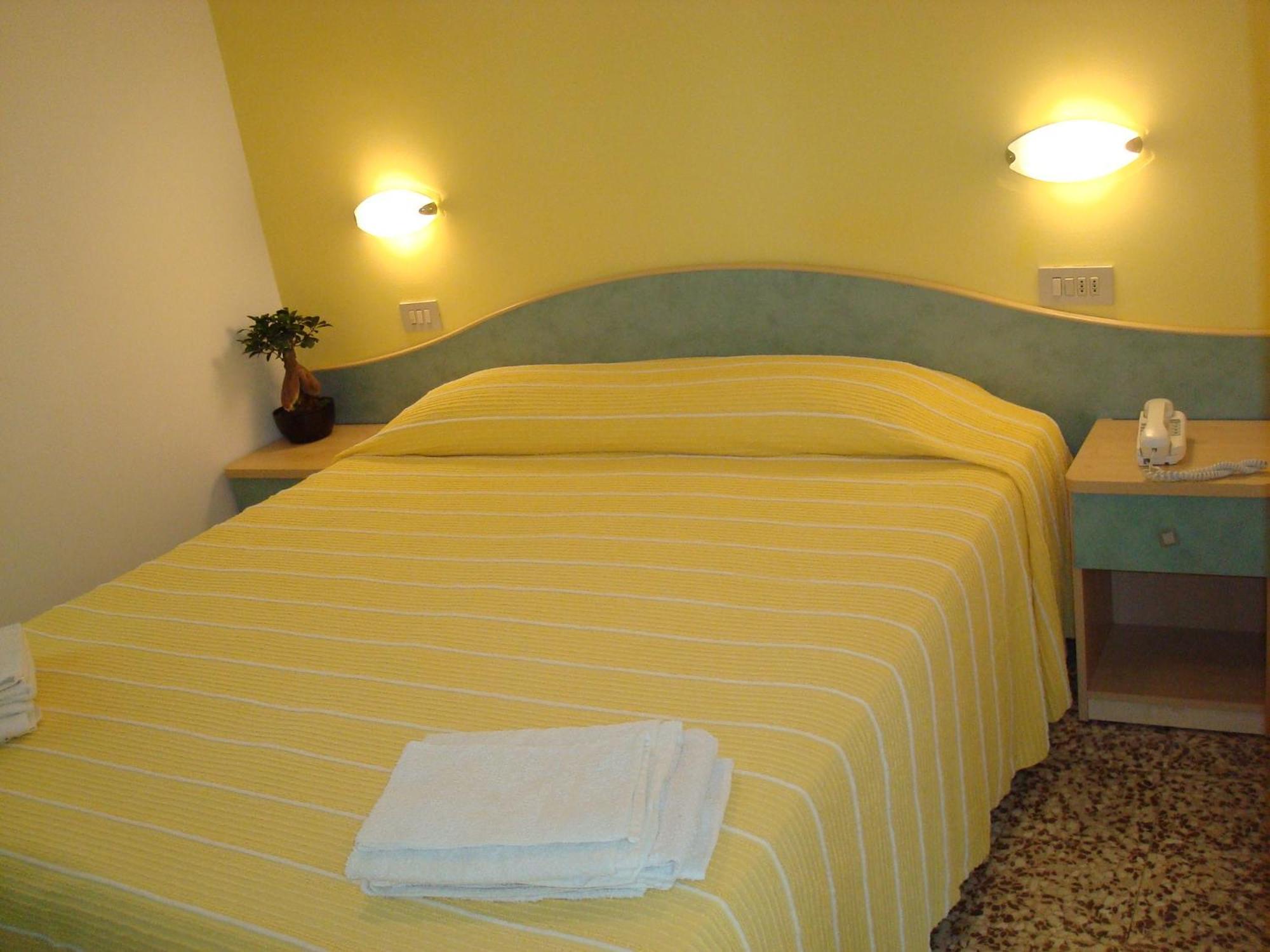 Hotel Villa Ersilia Rimini B&B ภายนอก รูปภาพ