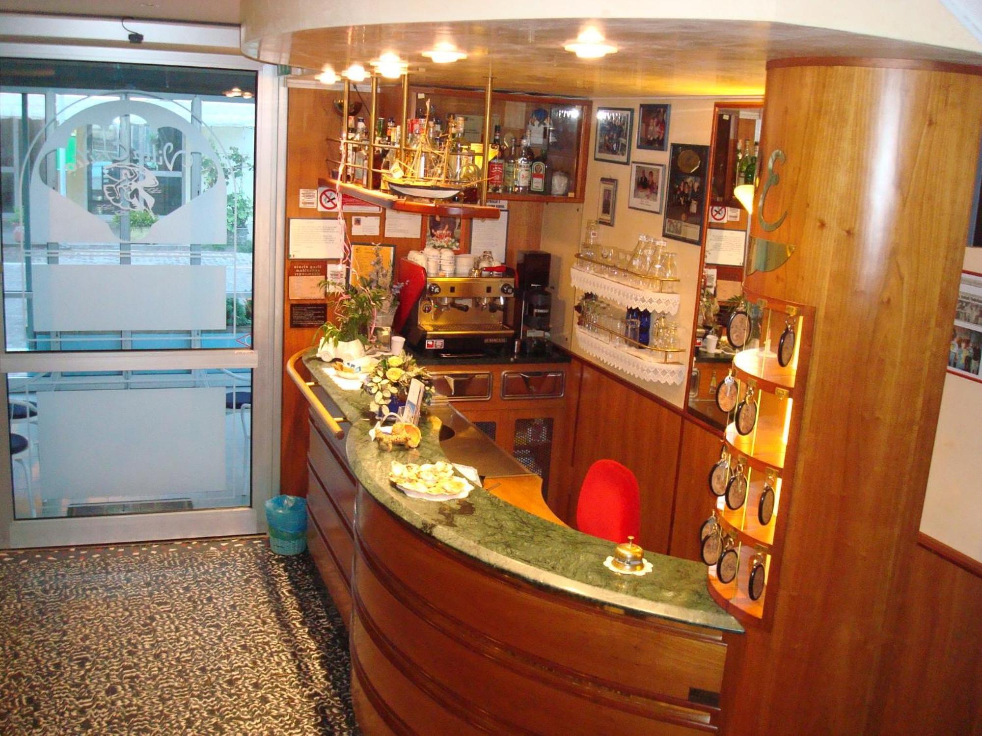 Hotel Villa Ersilia Rimini B&B ภายนอก รูปภาพ