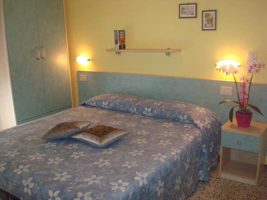 Hotel Villa Ersilia Rimini B&B ภายนอก รูปภาพ