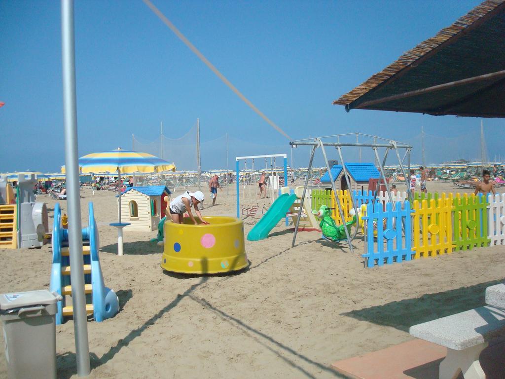 Hotel Villa Ersilia Rimini B&B ภายนอก รูปภาพ