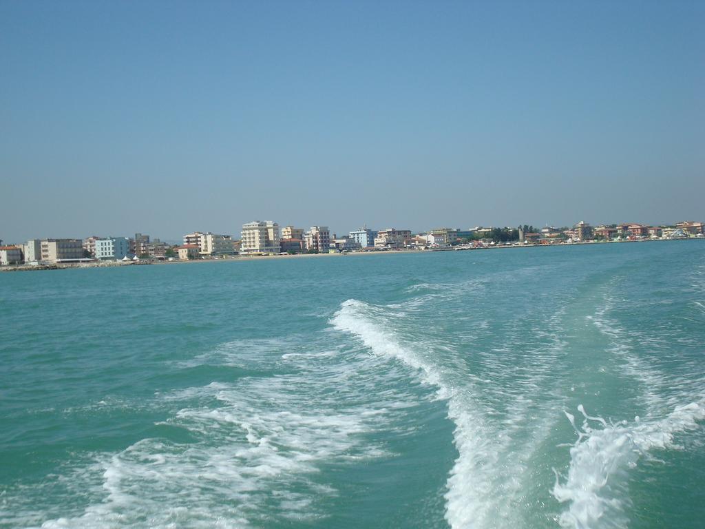 Hotel Villa Ersilia Rimini B&B ภายนอก รูปภาพ
