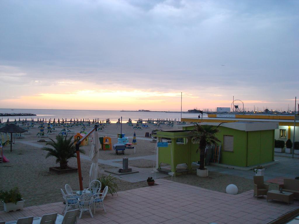 Hotel Villa Ersilia Rimini B&B ภายนอก รูปภาพ