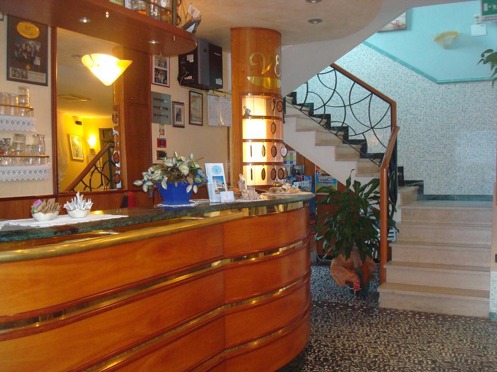 Hotel Villa Ersilia Rimini B&B ภายนอก รูปภาพ