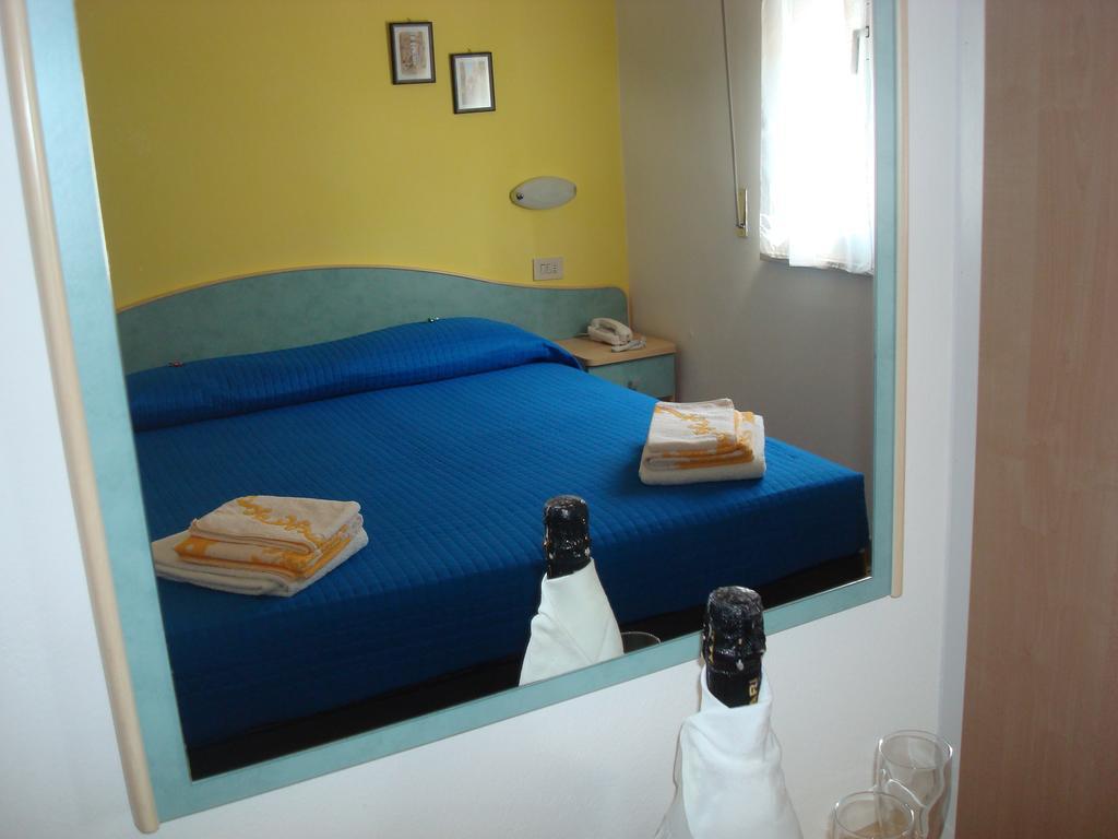 Hotel Villa Ersilia Rimini B&B ภายนอก รูปภาพ