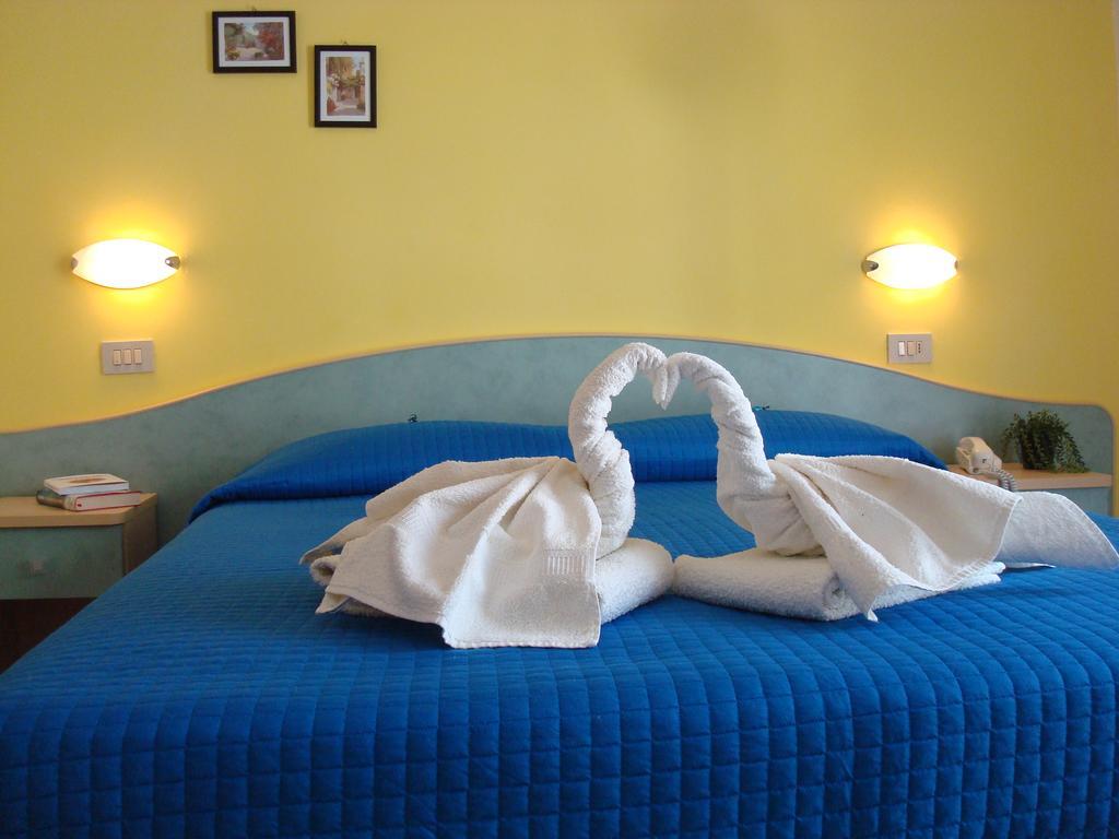 Hotel Villa Ersilia Rimini B&B ภายนอก รูปภาพ