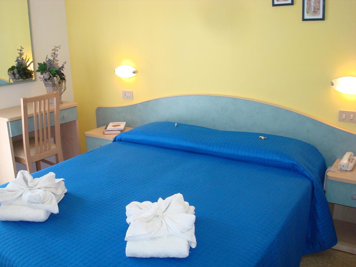Hotel Villa Ersilia Rimini B&B ภายนอก รูปภาพ