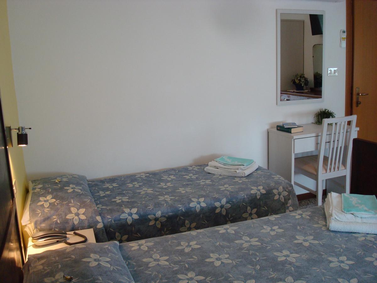 Hotel Villa Ersilia Rimini B&B ภายนอก รูปภาพ