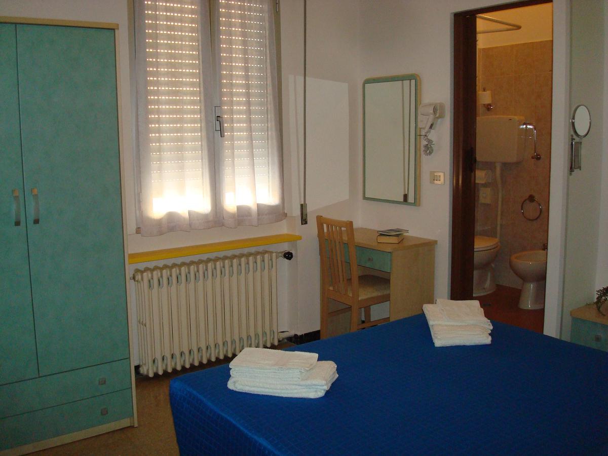 Hotel Villa Ersilia Rimini B&B ภายนอก รูปภาพ