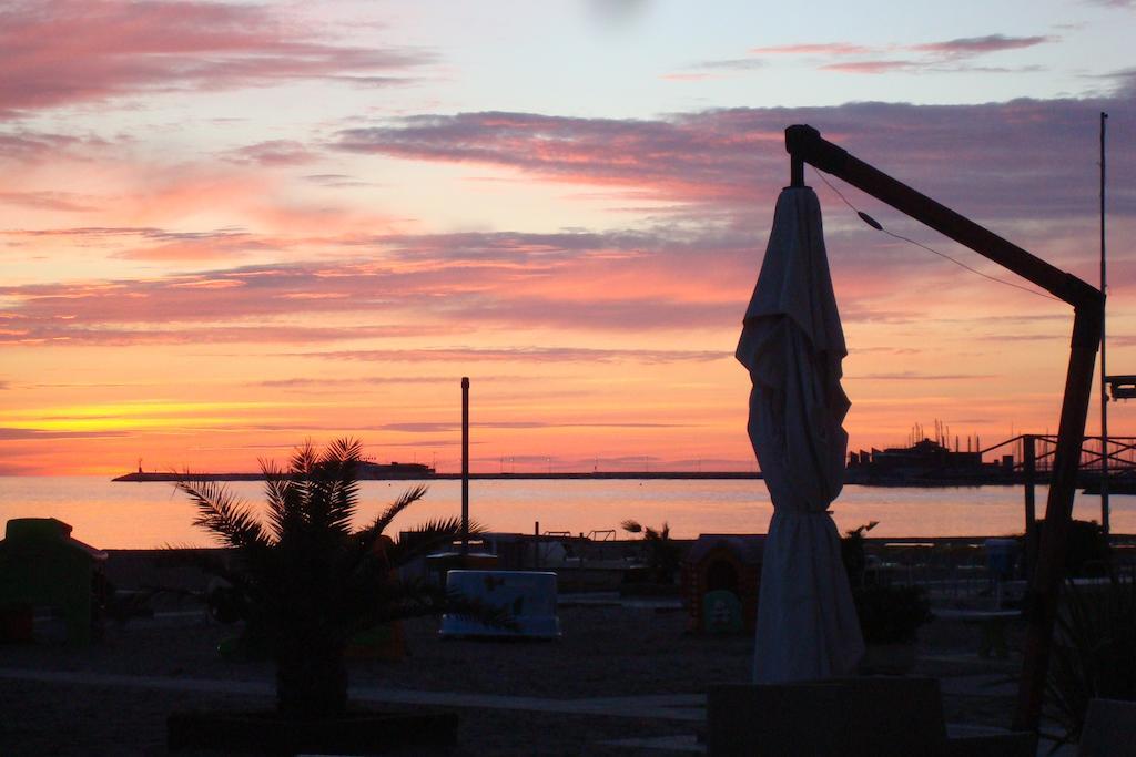 Hotel Villa Ersilia Rimini B&B ภายนอก รูปภาพ
