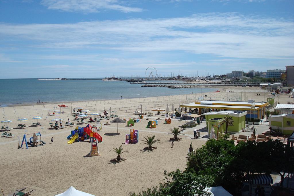 Hotel Villa Ersilia Rimini B&B ภายนอก รูปภาพ
