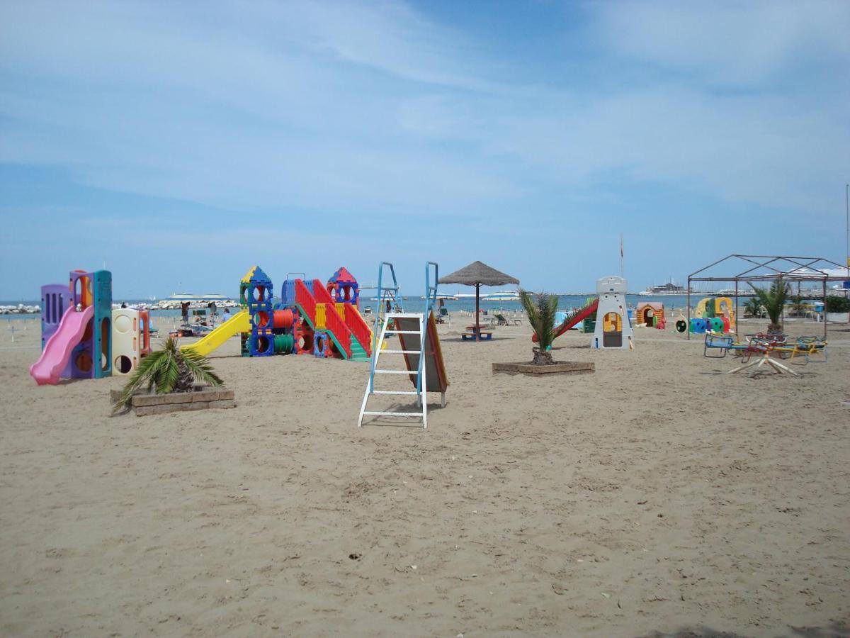 Hotel Villa Ersilia Rimini B&B ภายนอก รูปภาพ