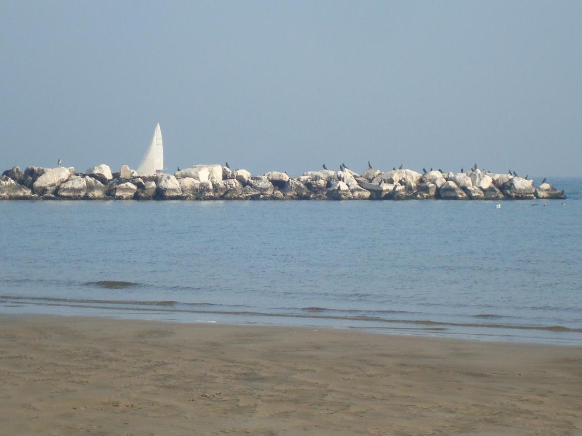 Hotel Villa Ersilia Rimini B&B ภายนอก รูปภาพ